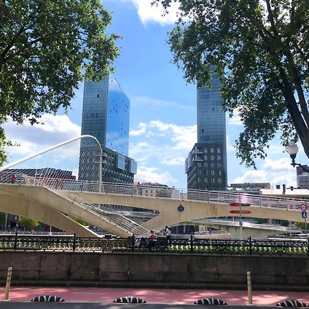 Apartamento Frente Al Guggenheim. Urbanizacion De Lujo En El Centro Билбао Екстериор снимка