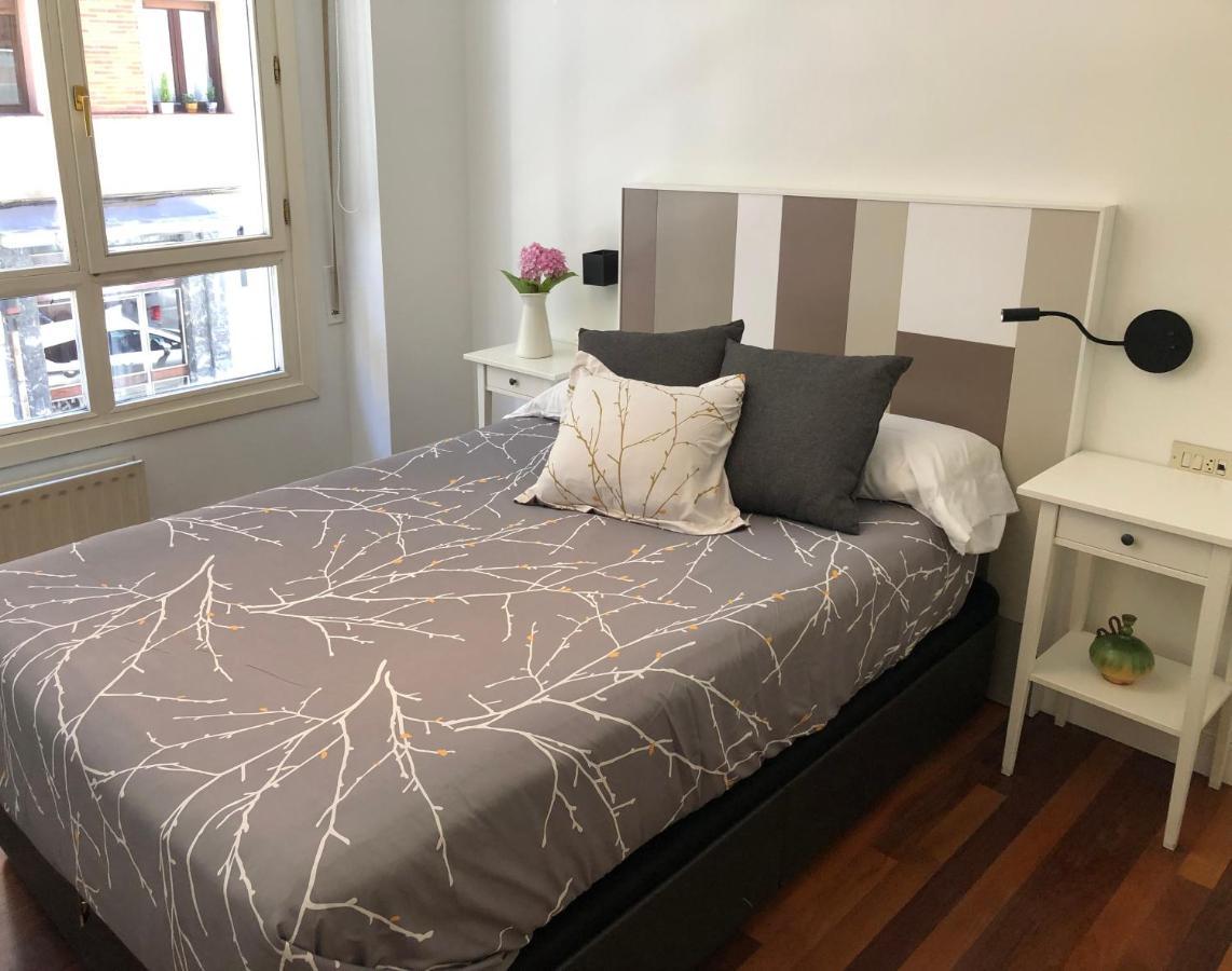 Apartamento Frente Al Guggenheim. Urbanizacion De Lujo En El Centro Билбао Екстериор снимка